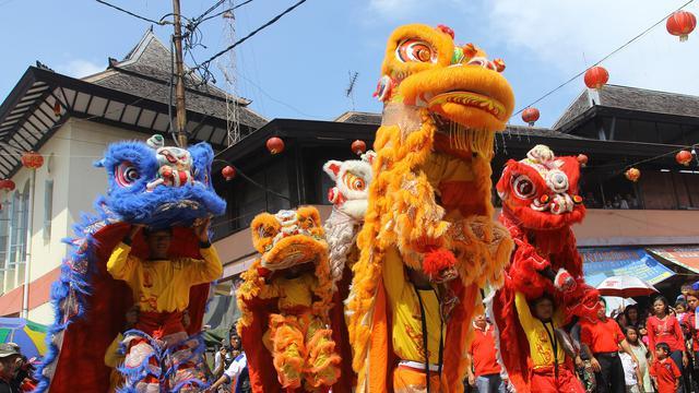 Barongsai dan Dragon Bawah Air dalam Perayaan Imlek di Ancol