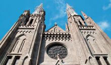 Katedral Peringati Paskah 2024 dengan Dekorasi Wayang Paskah