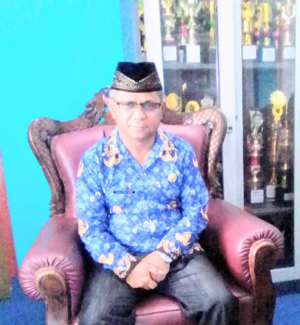 Kalixtus Kase, Kepala SMAN 1 Langke Rembong: Memimpin dengan Disiplin dan Prestasi