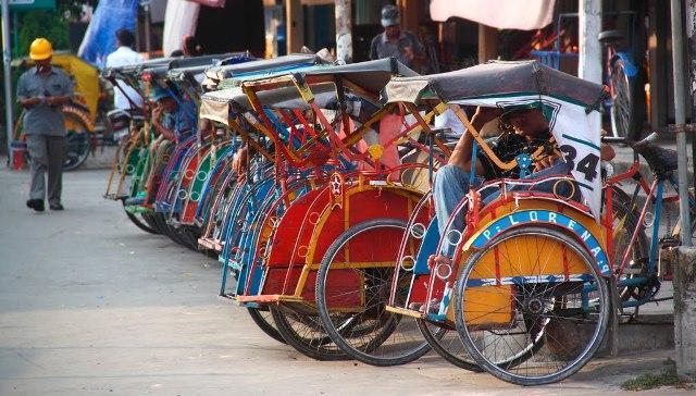  Menghalau Becak Masuk Jakarta
