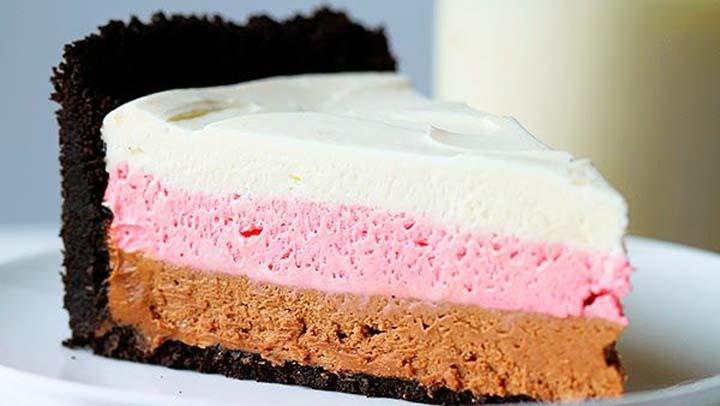  Cheesecake Neapolitan yang Meleleh di Lidah Anda
