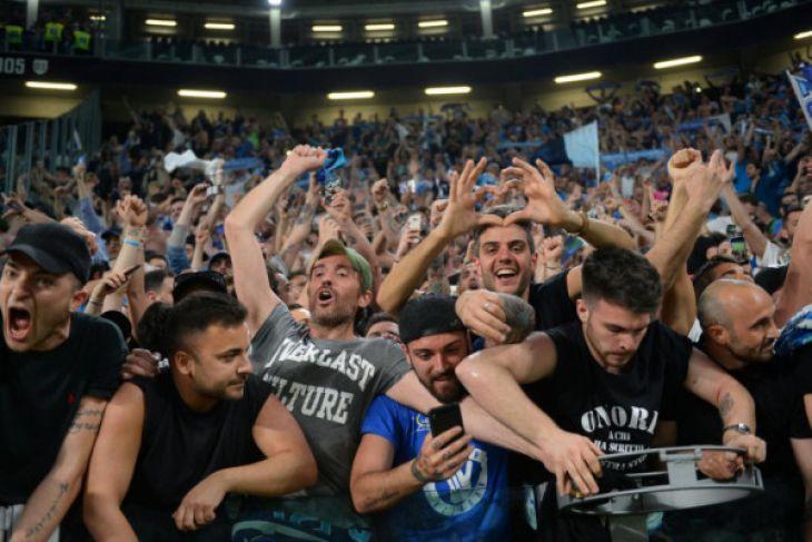  Usai Kalahkan Juve Napoli Disambut Ribuan Penggemar
