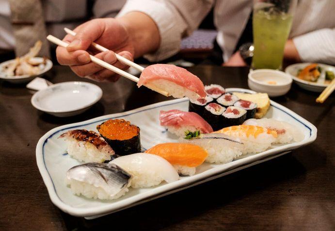  Tempat-tempat Sushi yang Mengesankan di Seluruh Dunia