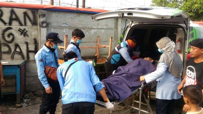  Sakit dan Tak Punya Keluarga, Lansia Ini Diselamatkan dari Kolong Tol