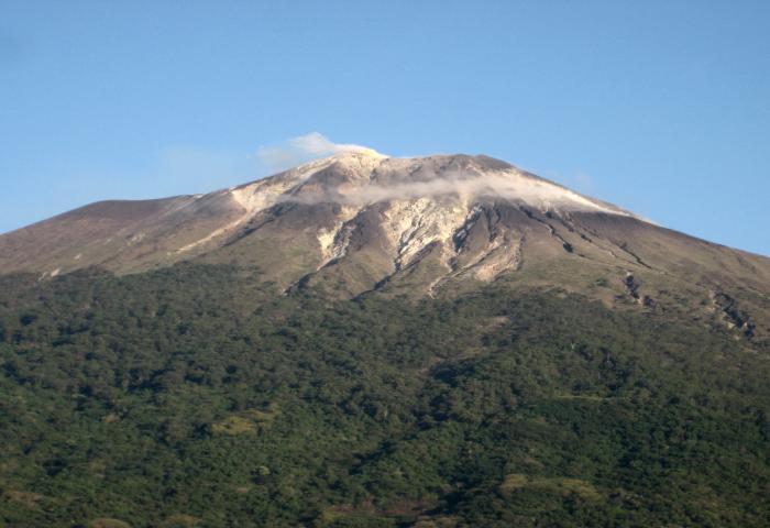  Gunung Lewotok Lembata Berstatus Waspada