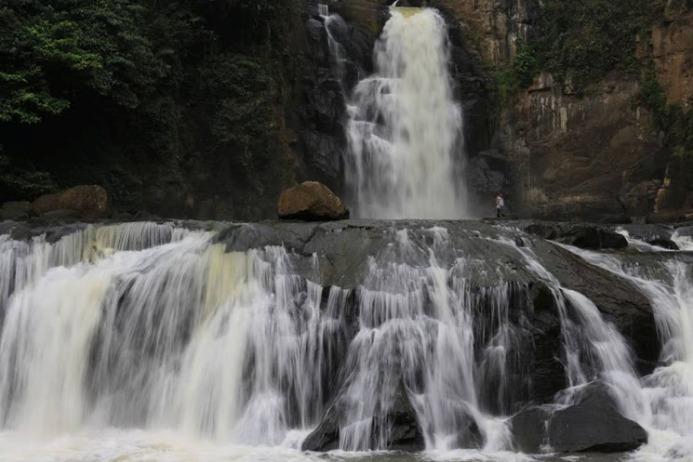  Menikmati Sejuknya Hamburan Air di Curug Ngebul Cianjur
