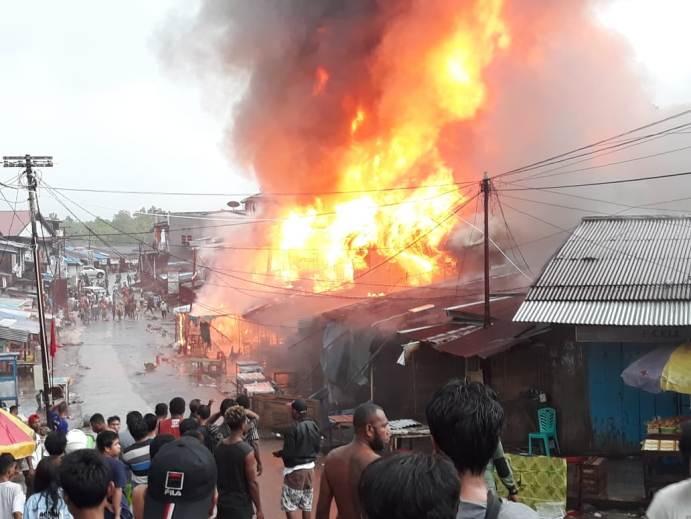  Puluhan Kios dan Toko di Teminabuan  Hangus Terbakar