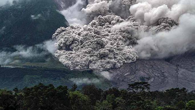  Gunung Sinabung Erupsi Lagi