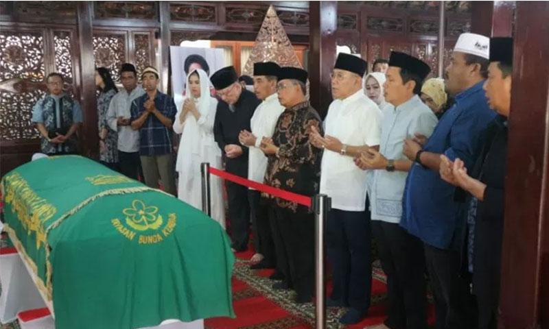 Sejumlah Tokoh Melayat ke Rumah SBY di Cikeas 