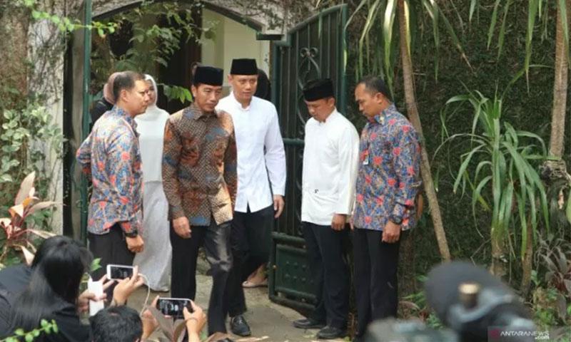  Presiden Jokowi Melayat ke Rumah SBY di Puri Cikeas