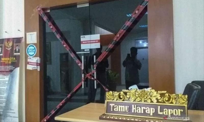  KPK Segel Sejumlah Ruangan terkait OTT Bupati Muara Enim