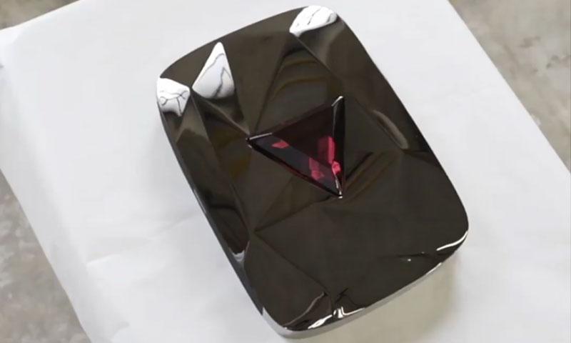  YouTube Beri Red Diamond Bagi Pemilik Akun 100 Juta Pelanggan