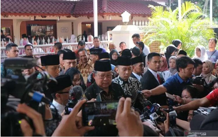  SBY dan Keluarga Melayat ke Rumah Duka BJ Habibie