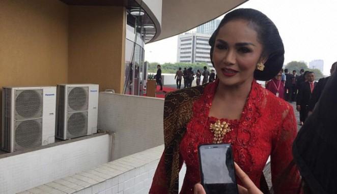  Krisdayanti Mengaku Sulit Telan Makanan Gara-gara Penusukan Wiranto