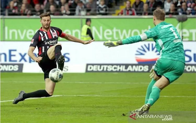  Muenchen Kalah 1-5 oleh Frankfurt
