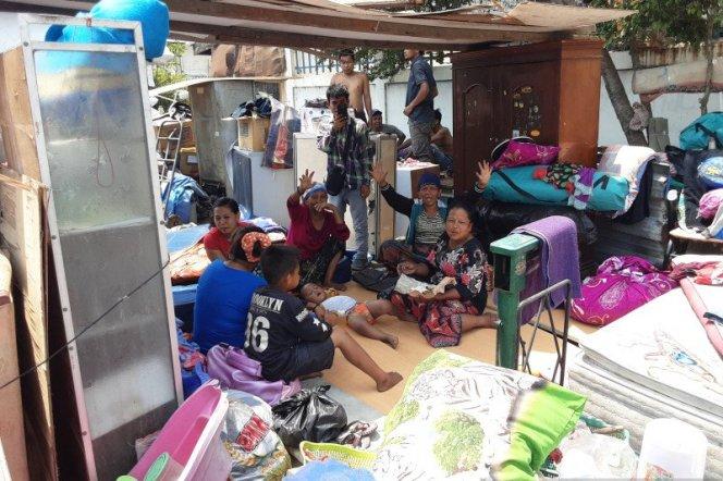  Puluhan Warga Korban Penggusuran Sunter Agung Masih Bertahan di Puing