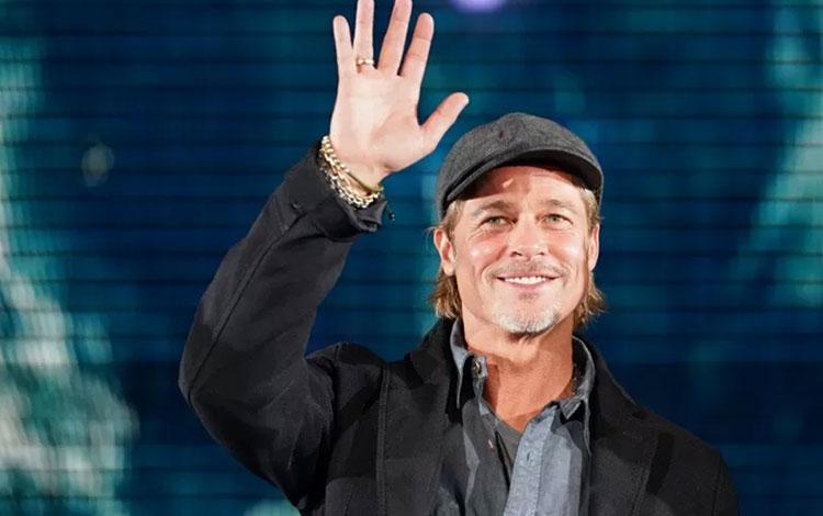  Jennifer Aniston dan Brad Pitt Lalui Drama Angelina Jolie