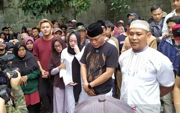  Rizki Febian Menangis saat Kenang Jasa Almarhumah Ibunya