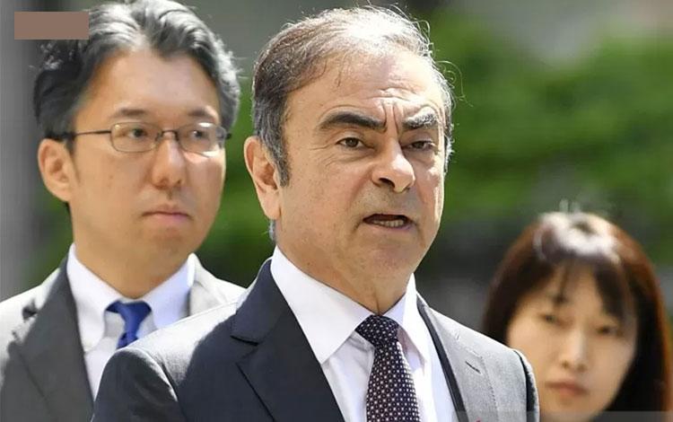  Mantan Bos Nissan Ghosn Rela Masuk Kotak untuk Kabur dari Jepang
