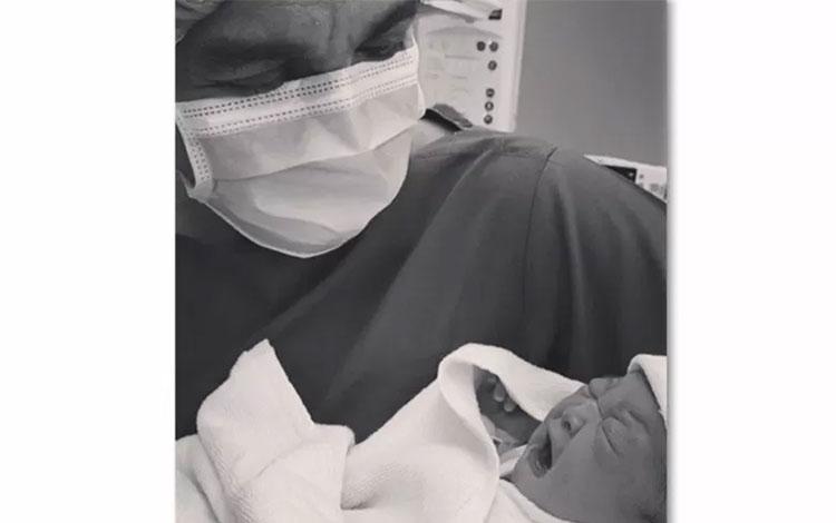  Glenn Fredly Resmi Jadi Ayah, Ini Nama Anak Pertamanya dengan Mutia