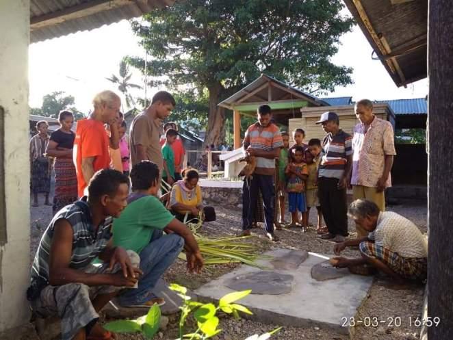  ‘Lela Lepa Bura‘, Dimensi Sosial Distance dalam Ilustrasi Tradisi Leluhur Maumere