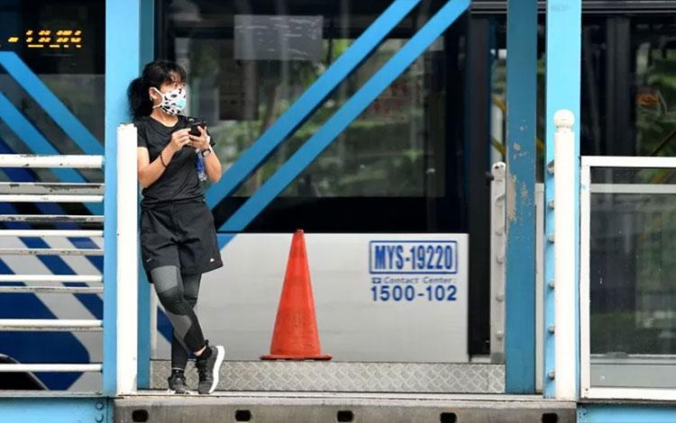  TransJakarta Wajibkan Penumpang Pakai Masker