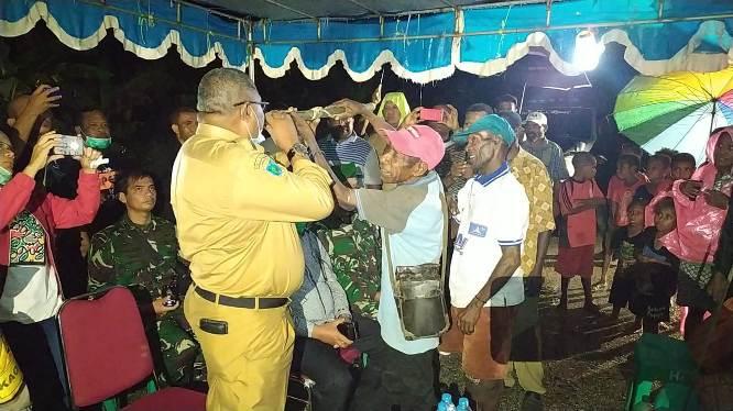  Dewan Adat Suku Tehit Gelar Ritual Adat Gorios Tolak COVID-19