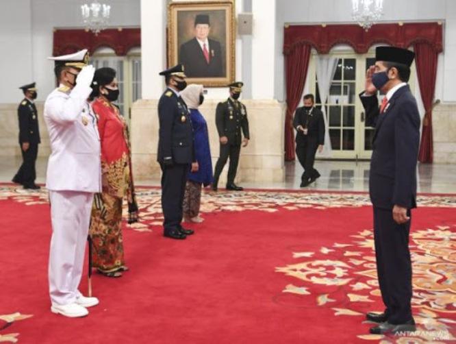  Presiden Jokowi Lantik KSAL dan KSAU di Istana Negara 