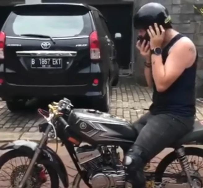  Tiga Aktor Tanah Air Ini Doyan Tunggangi RX-King, Intip Yuk….