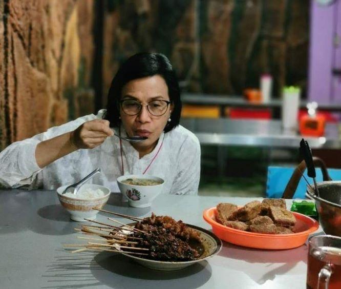  Ketika Menkeu Sri Mulyani Indrawati Menikmati Soto Khas Semarang