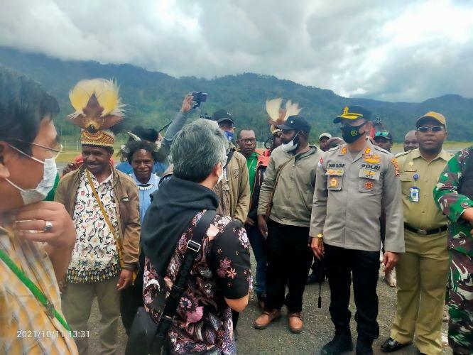  Tahbisan Tiga Imam Baru di Intan Jaya, Sekjen KWI Disambut Meriah 