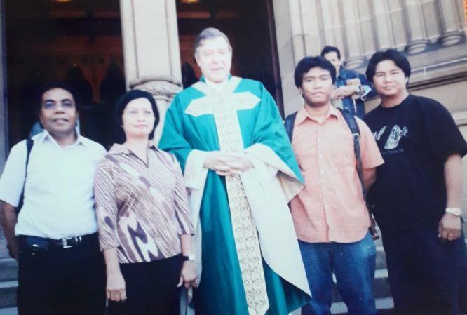  Bertemu dan Berbincang Sejenak dengan George Kardinal Pell