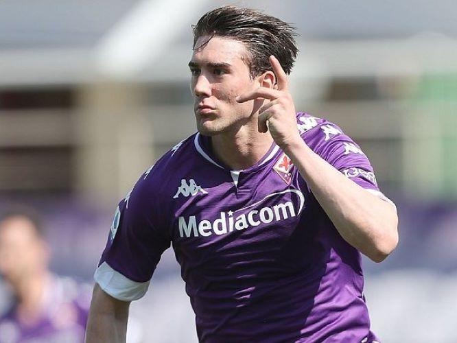  Dusan Vlahovic Sudah Sepakati Kontrak Senilai 7 Juta Euro dengan Juventus