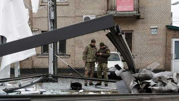  Pasukan Rusia Luncurkan Serangan Rudal dan Artileri di Kota-kota Ukraina