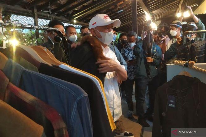  Produk Denim Berkualitas, Menteri Teten Dorong untuk Bangkit Seperti Dulu