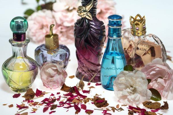  Memilih Aroma Parfum yang Disesuaikan dengan Kondisi