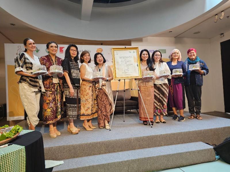  Gelar Pameran Lukisan, Komunitas Lukis Perempuan Alumni  Santa Ursula Jakarta Dorong Pemberdayaan Perempuan di Larantuka