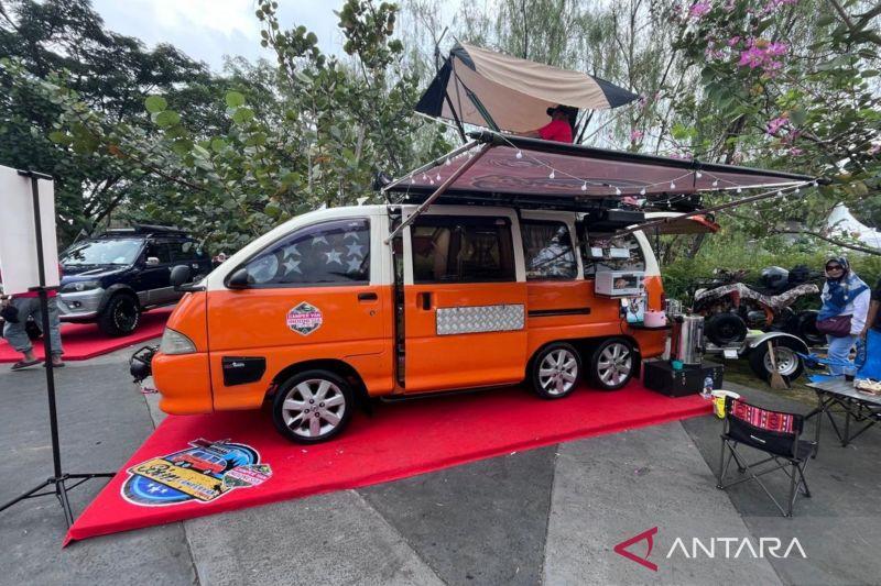  Cakep!  Daihatsu Espass 1996 Dimodifikasi Jadi Campervan Enam Roda