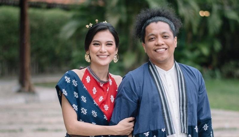  Gaya Parenting Artis Indah Permatasari dan Komika Arie Kriting