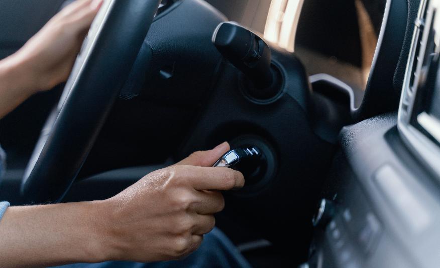  Ini Bahaya Memanaskan Mobil Terlalu Lama!