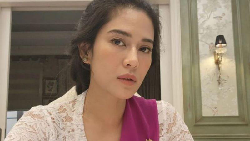  Cerita Dian Sastrowardoyo Baru Jadi Sutradara Jelang Usia 40-an