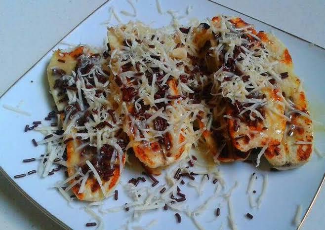  Pisang Panggang Taburan Keju, Camilan Manis Gurih yang Menggoda di Sore Hari