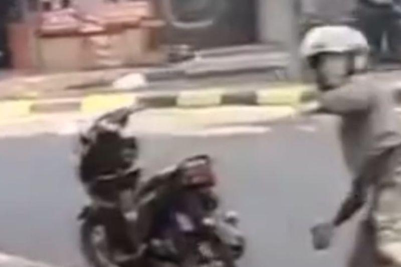  Polisi Tangkap Pria Perusak Kaca Depan Bus Transjakarta