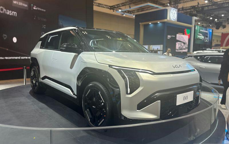  Kia Kenalkan Mobil Listrik Terbaru EV3 di GJAW 2024