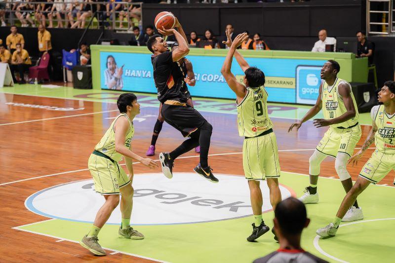  Dewa United Tundukkan Pacific Caesar Surabaya 92-75