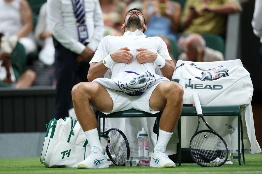  Novak Djokovic Tembus Babak Kedua Wimbledon 2025, Meski Harus Menahan Sakit