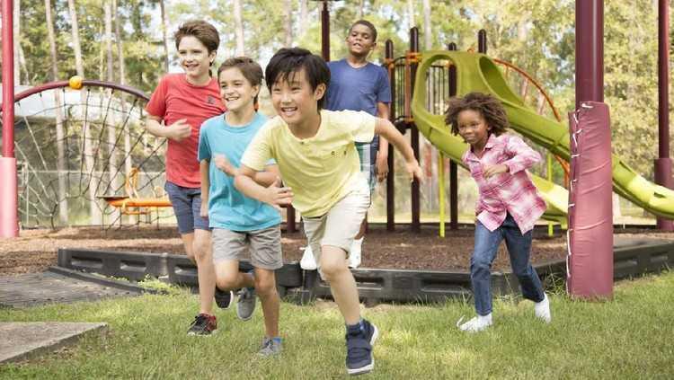  Pentingnya Membekali Anak Sebelum Diizinkan Bermain di Luar Rumah