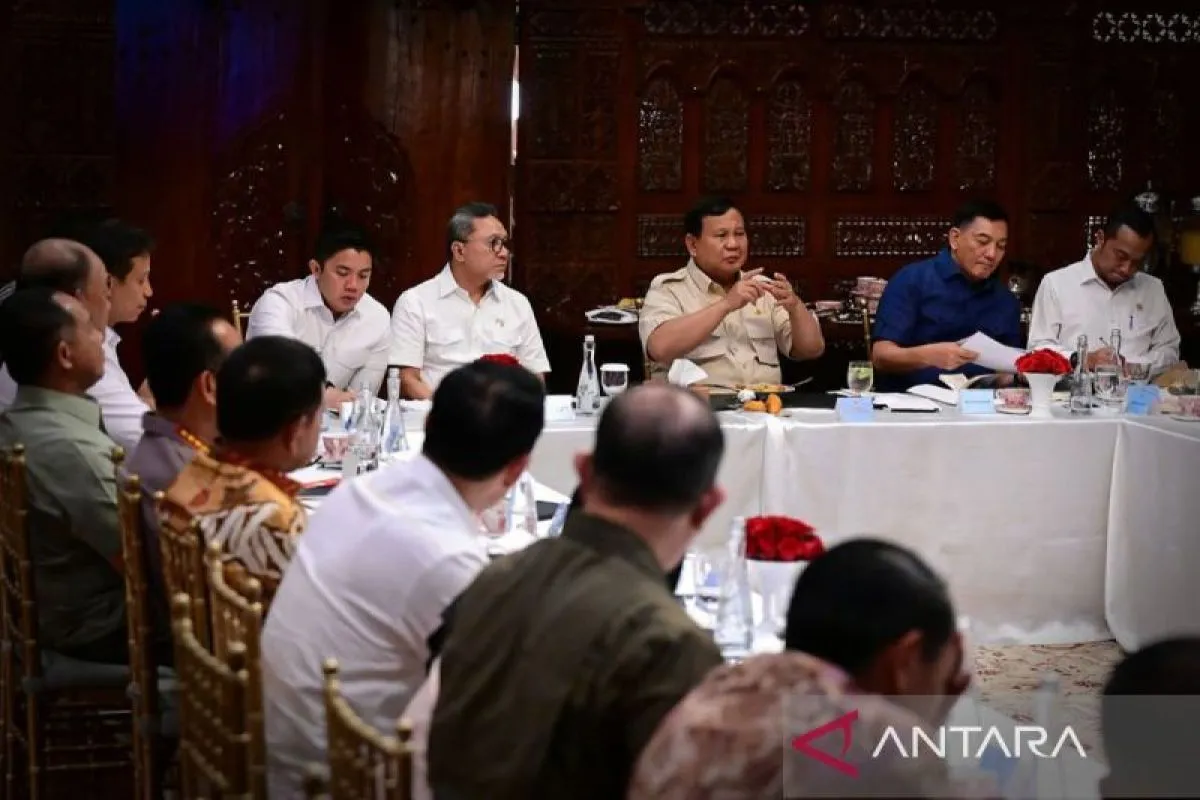  Presiden Prabowo Pimpin Rapat Evaluasi Program MBG