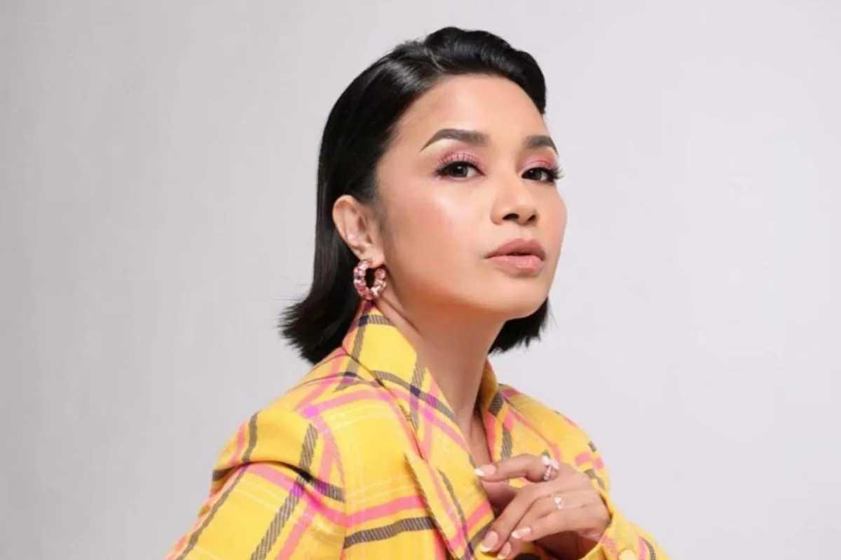  Ruth Sahanaya Hadirkan Sentuhan City Pop di Single Terbaru ‘Sebaris Lirik Cinta‘