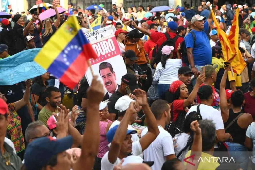  Ratusan Warga Kolombia Demo di Depan Kedubes AS, Protes ‘Penculikan‘ Maduro